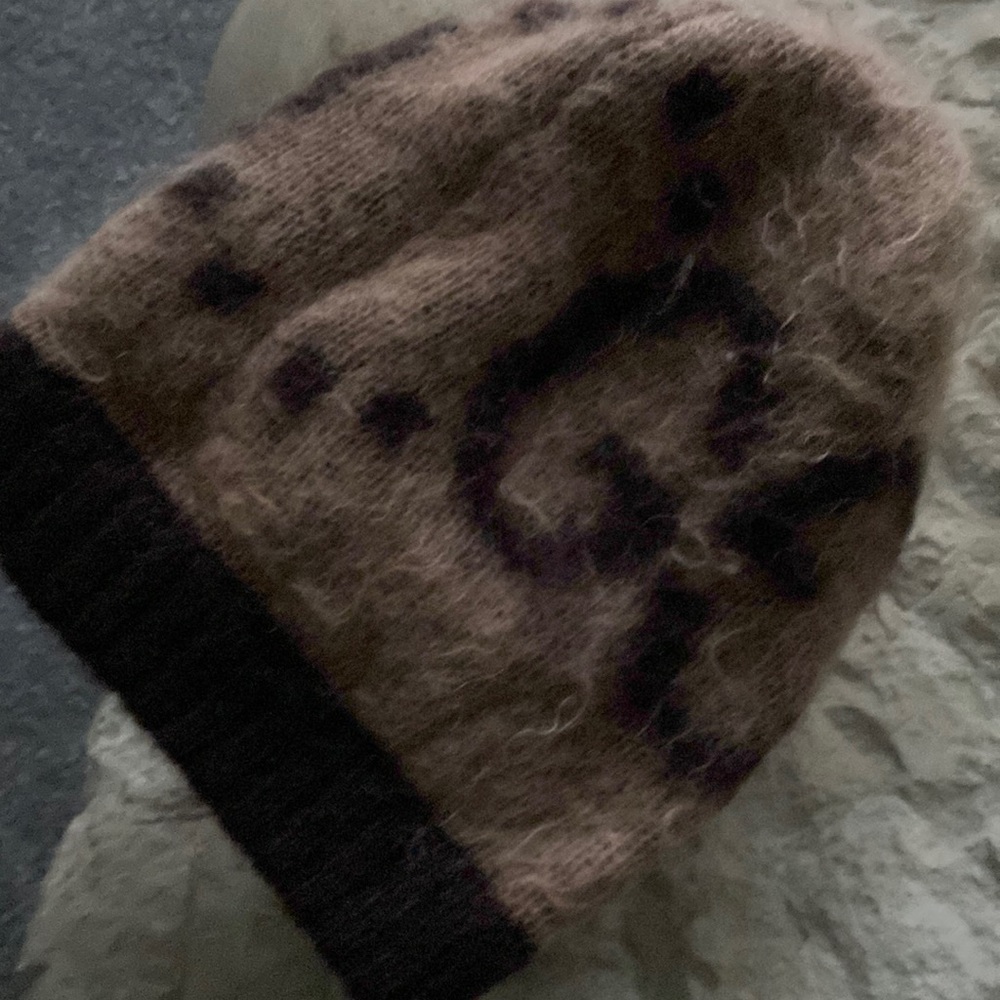 Men’s wool Gucci beanie brand size medium limited edition light brown.